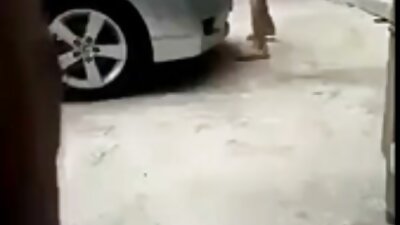 سوراخ میں ڈک لنڈ سے ایک رسیلی مال کے ساتھ ماں.