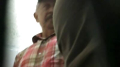 تین کالوں نے ایک سنہرے بالوں کو دوہری دخول کے ساتھ تمام سوراخوں میں چود لیا۔